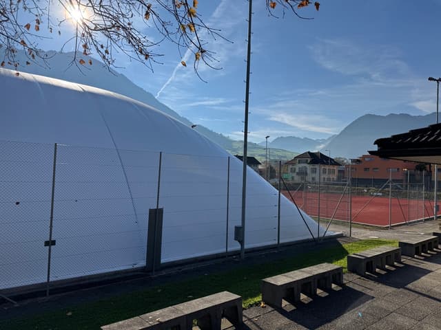 Halle Aussen