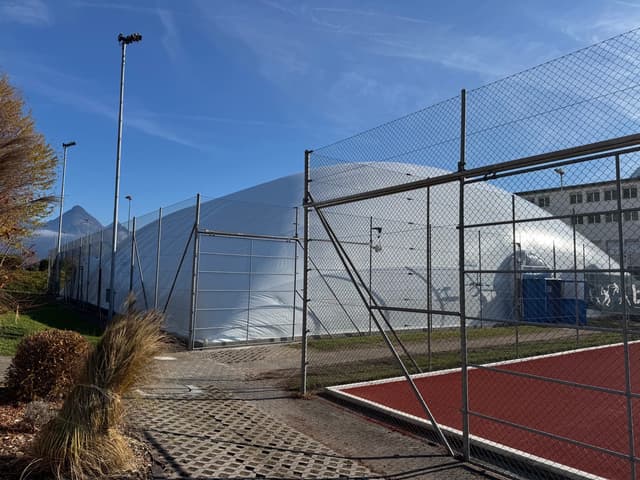 Halle Aussen